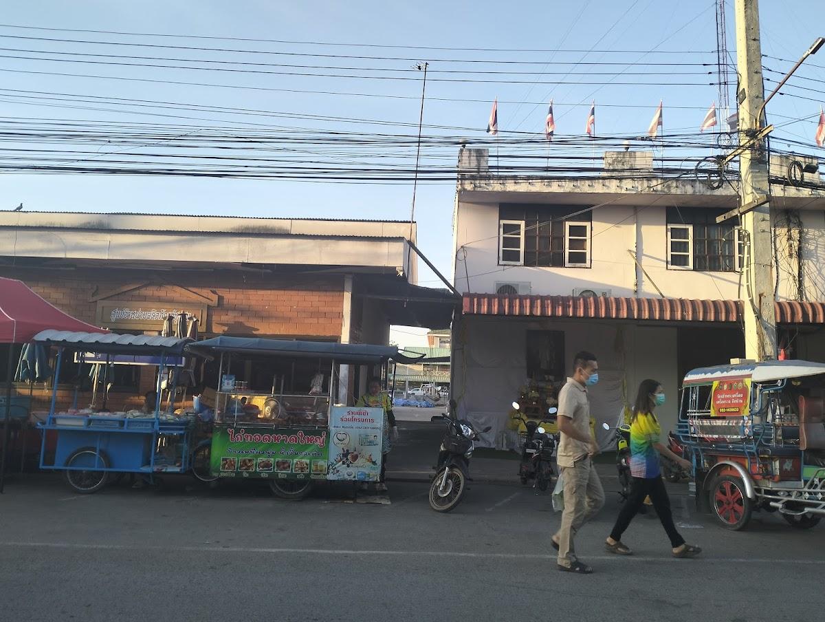ร้านไก่ทอดหาดใหญ่หน้าเทศบาลภูเขียว