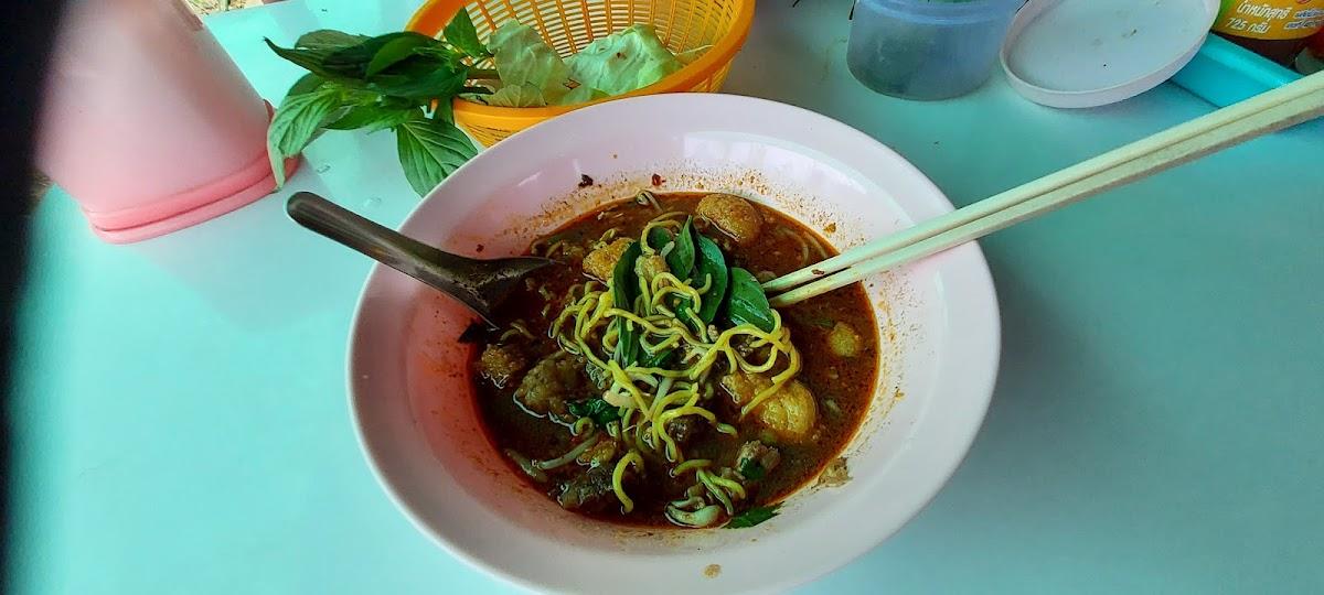 ร้านก๋วยเตี๋ยว แม่นรินทร์
