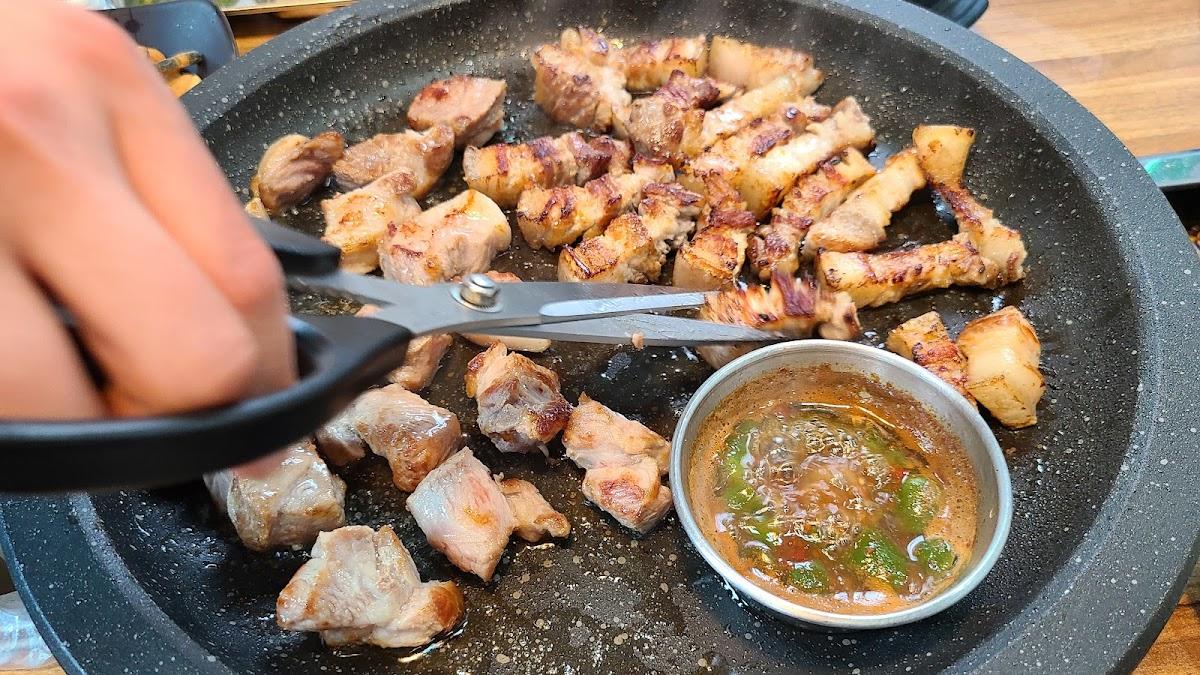 고기굽는 빵꾸네
