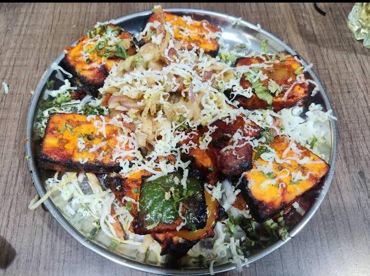 Hotel Gaurav bar restaurants And Lodging