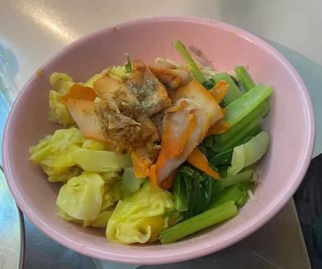 ชายสี่บะหมี่เกี๊ยว สาขาแม่คำมี (by มาม่าซัง)