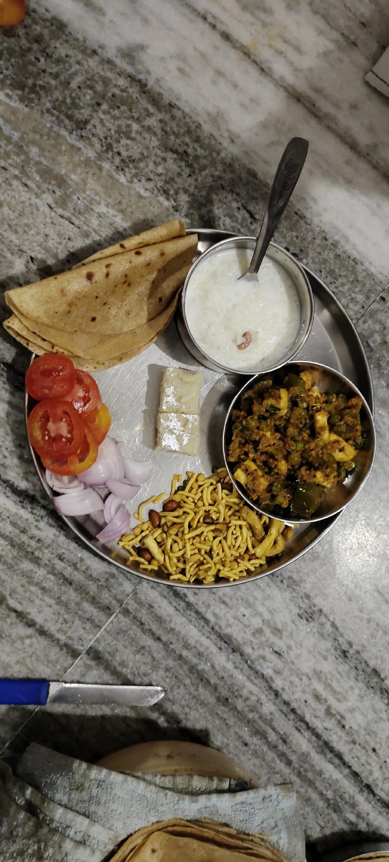 MAA GAYATRI RESTAURANT AND BHOJNALAYA