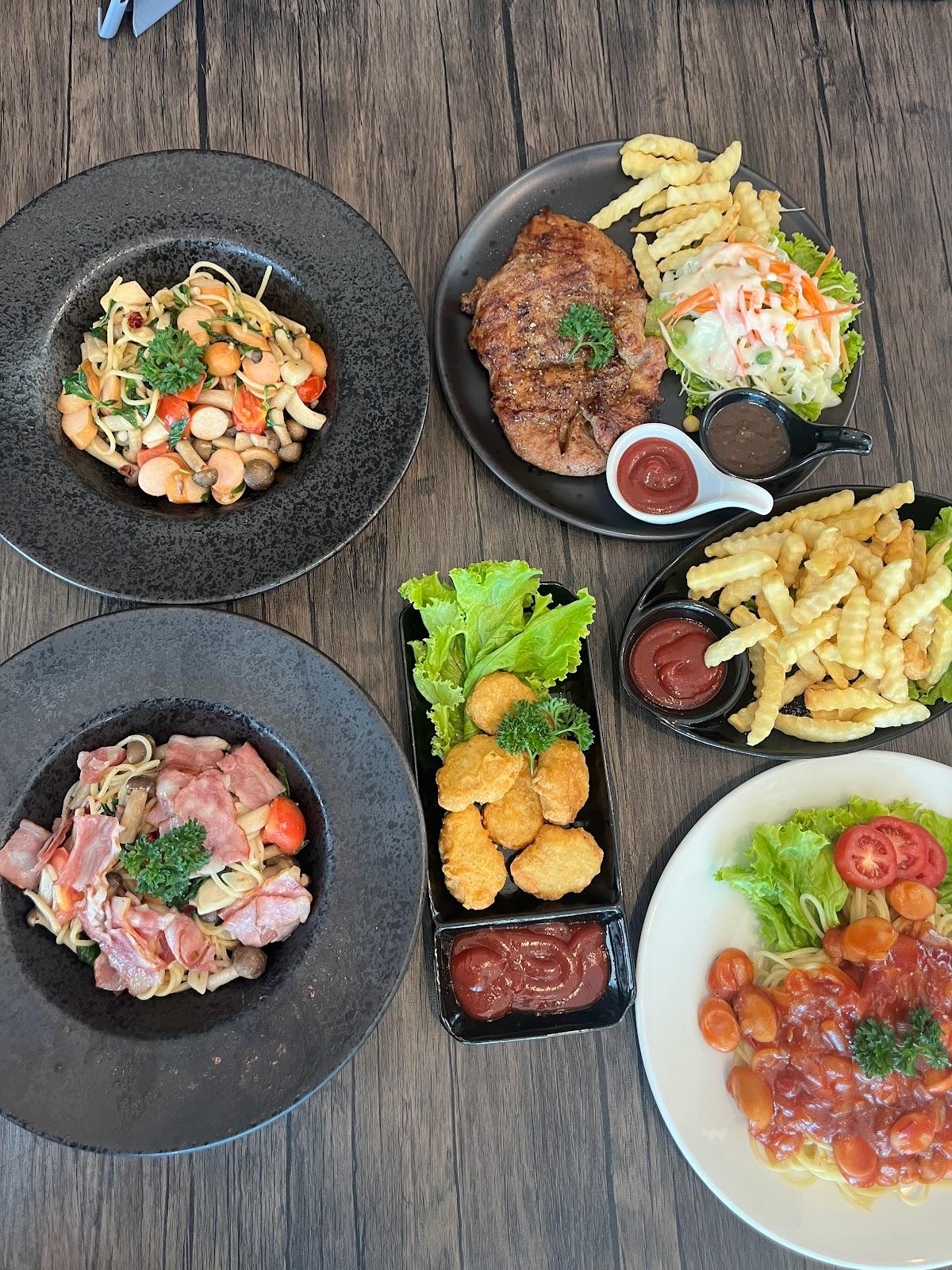 Ouantuy cafe ( อ้วนตุ้ย คาเฟ่ )