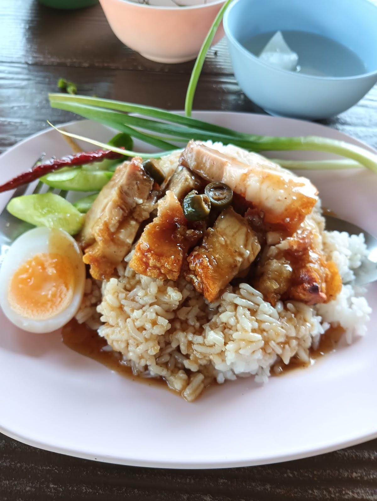 ร้านข้าวขาหมู หมูแดง หมูกรอบ