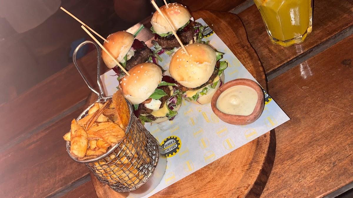 Burger factory Morjim Bike Route