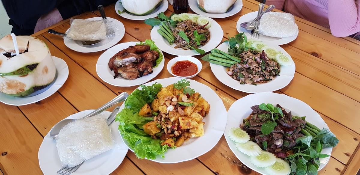 เฮือนไม้ส้มตำ ต.ท่าสุด เชียงราย