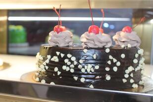 Vicky's Cafe Darwha Pizza & Ice Cream Parlor