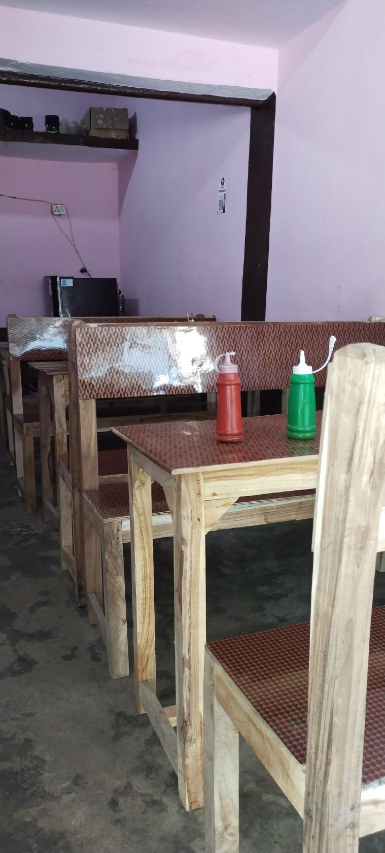 पी के वेज कार्नर एंड रेस्टोरेंट्स मोतिगरपुर बाजार कादीपुर रोड बैंक ऑफ बड़ौदा के सामने