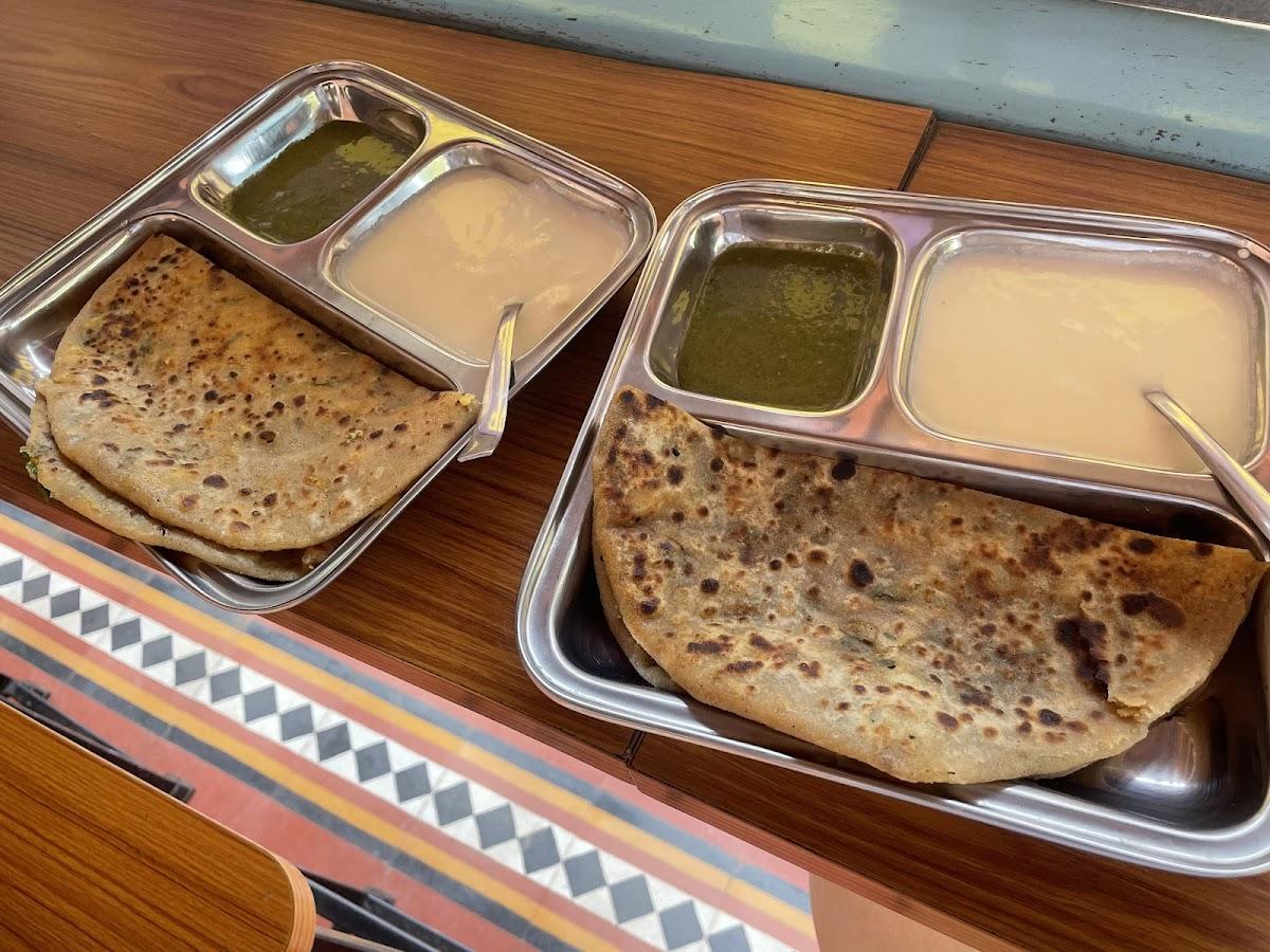 Apana Punjab Parantha Corner