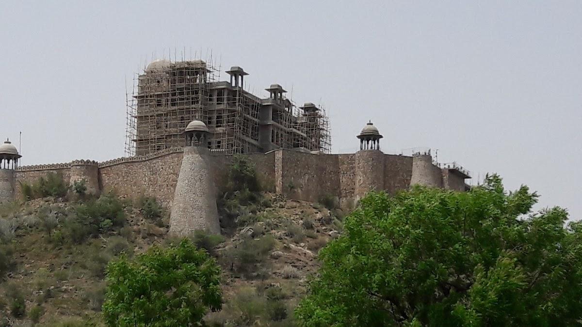 The village hut cafe & Restaurant