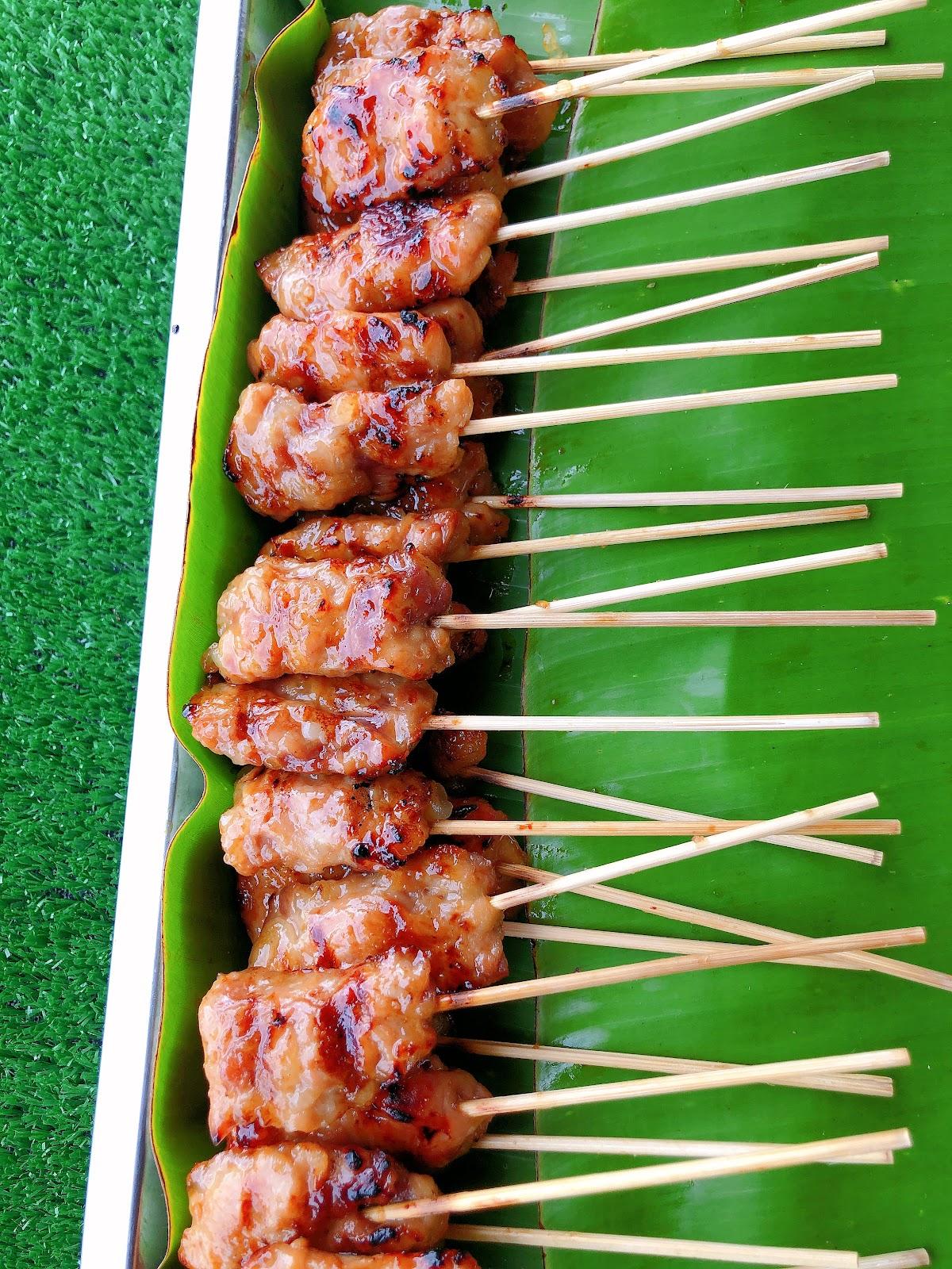 หมูปิ้งข้าวเหนียว จิ้มแจ่วรสเด็ด