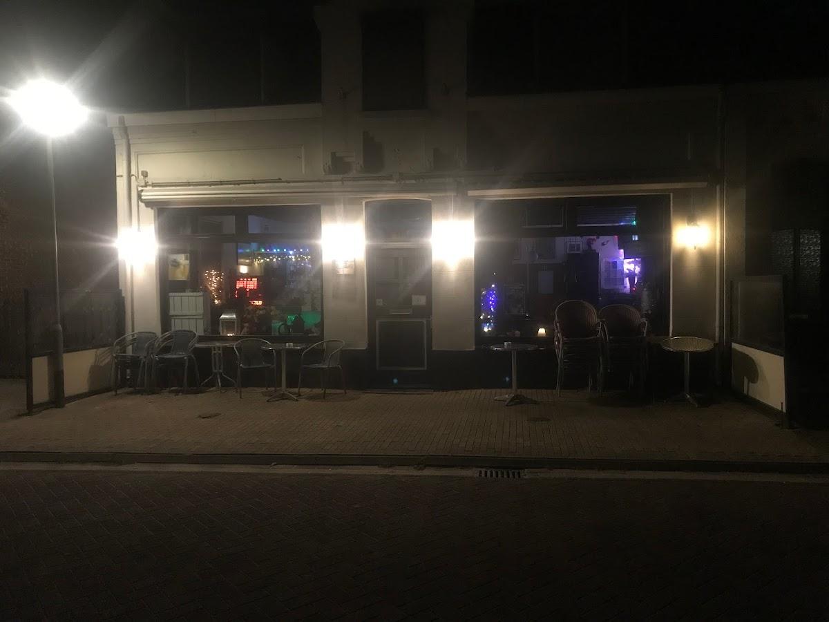 Effe Zitte beej 't Poshoes
