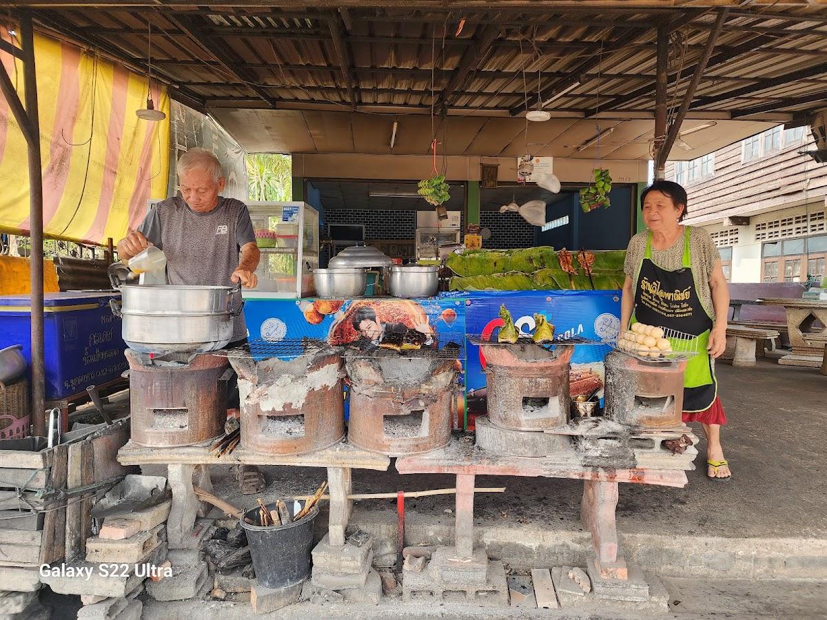 ร้านแม่นาอาหารตามสั่ง