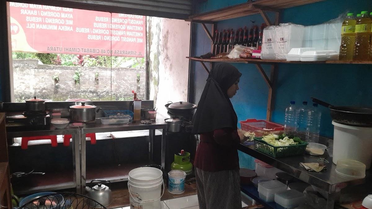 Mie Goreng Dan Pangsit Goreng Dema