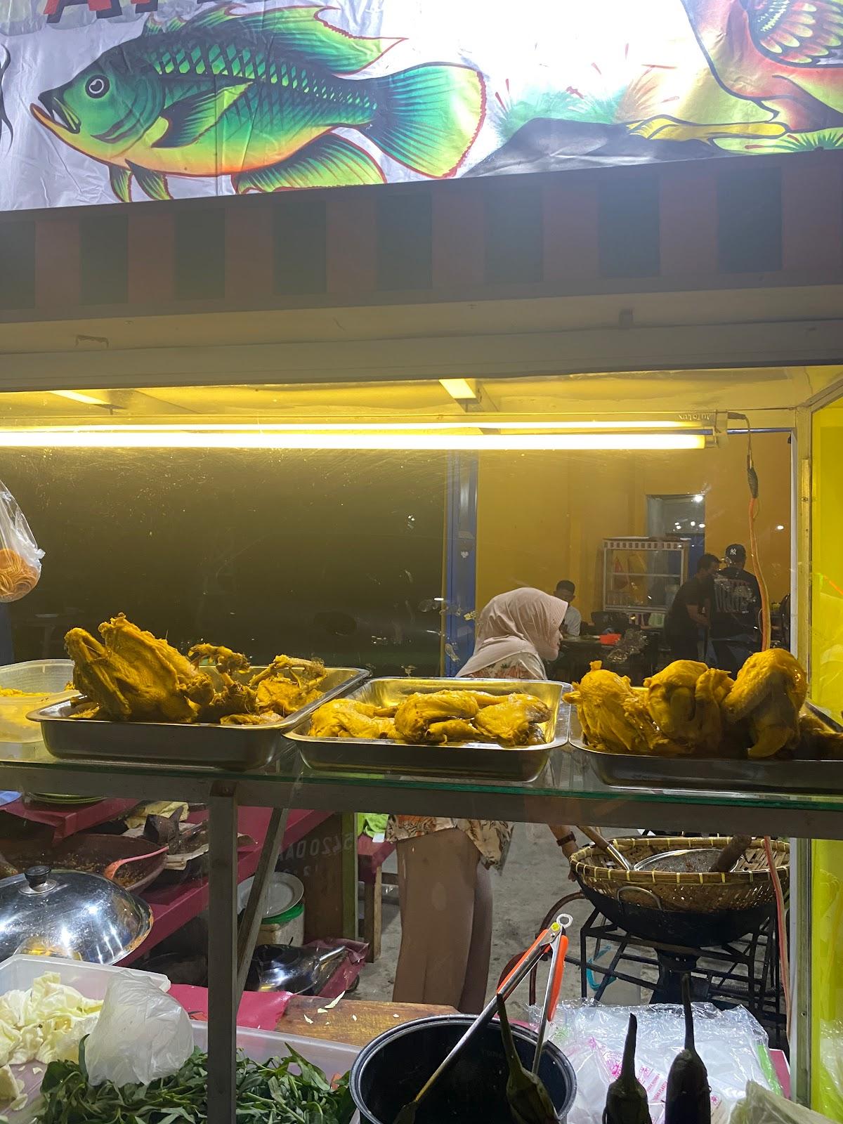 Ayam Penyet Adem Ayem