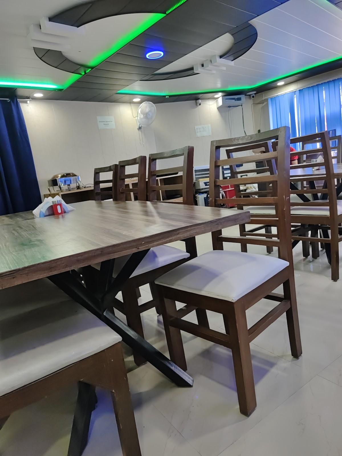 MMT Exclusive Lounge