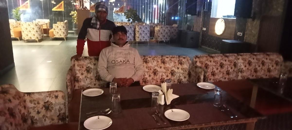 FRESH FUSION CLUB F2Premium DiscothequeAir Bar & KitchenCocktails & BarLuxurious Pub & LoungeBest ClubPride of Jhansi