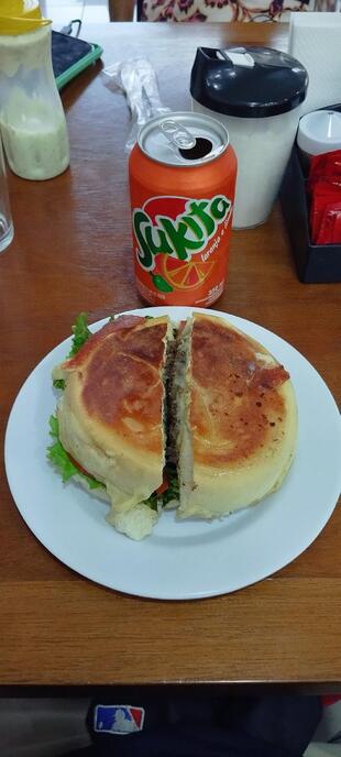 Cris Boutique Café & Restaurante