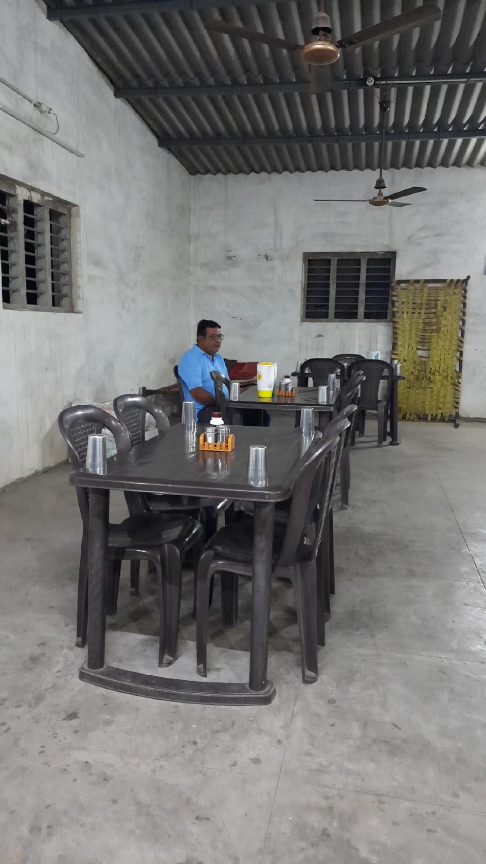 Hotel Gatral સુધ દેશી ઘરનુ જમવાનુ