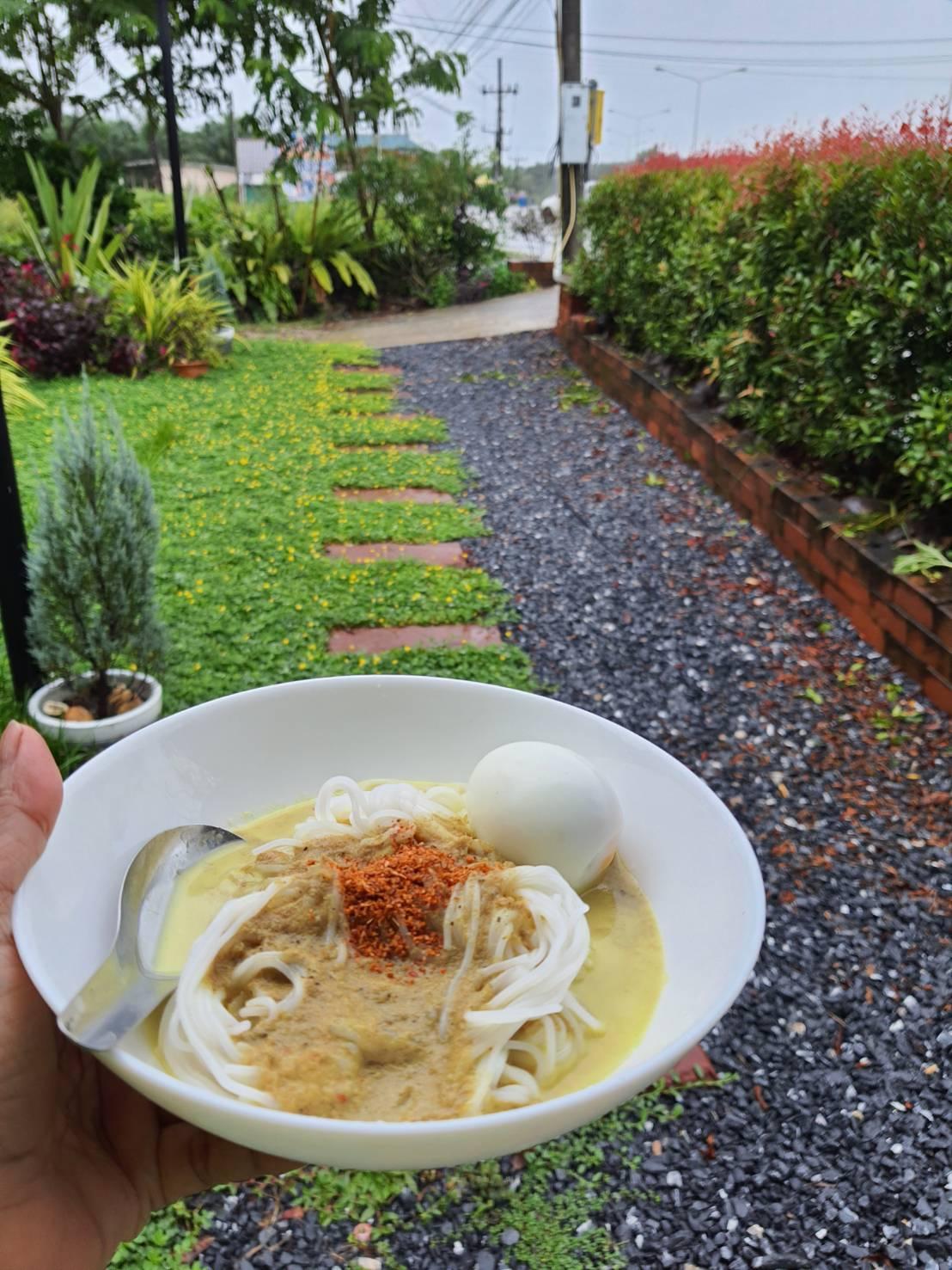 ร้านขนมจีนโบราณ ยายแฉด