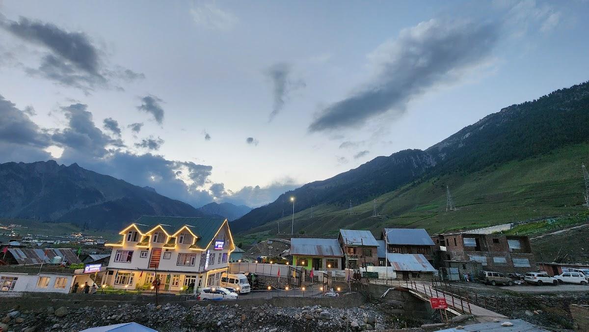 Sonamarg market place