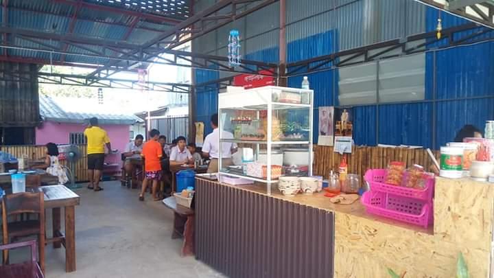 กาแฟขวัญข้าว ข้าวมันไก่ ข้าวขาหมู ต้มเลือดหมู