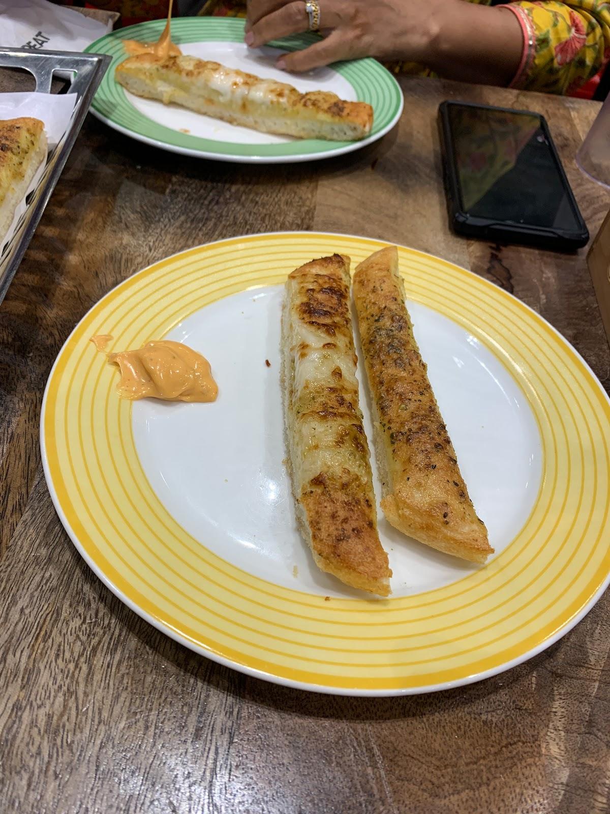 Pizza Hut Sai Leela Mall, Valsad