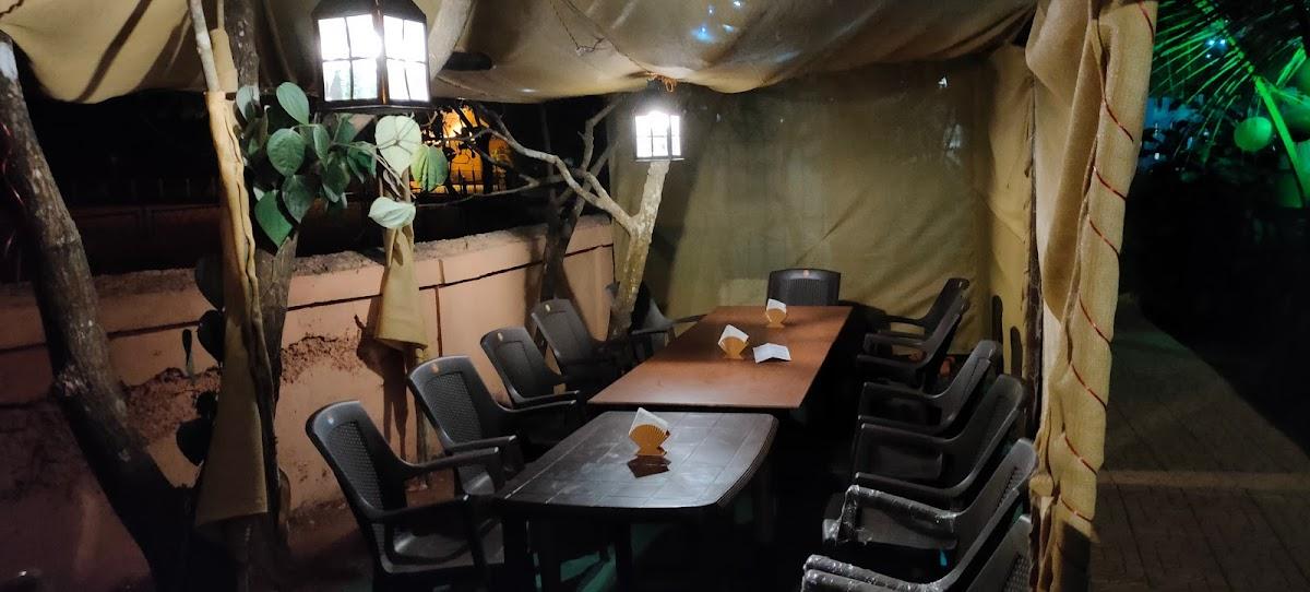 Charlie Bar And Restaurant