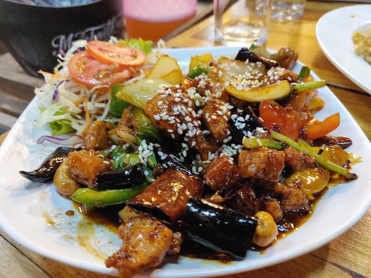 Mauyum Cafe Santitham, Authentic Thai Food Restaurant