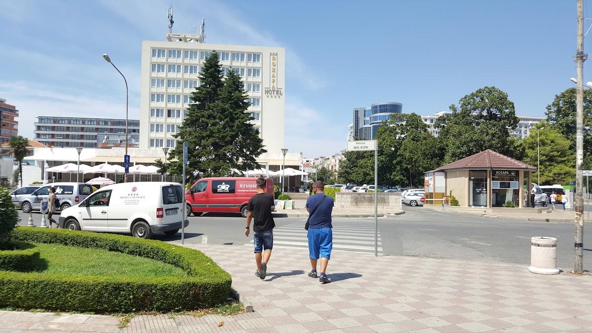 Piazza Park Restaurant & Pizzeria