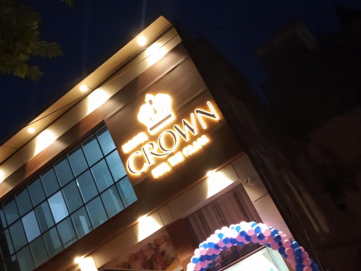 Hotel Crown
