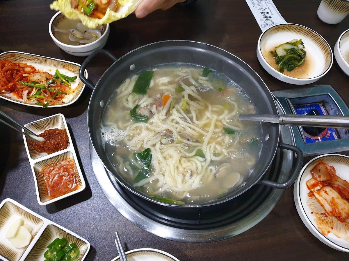 윤가네바지락칼국수