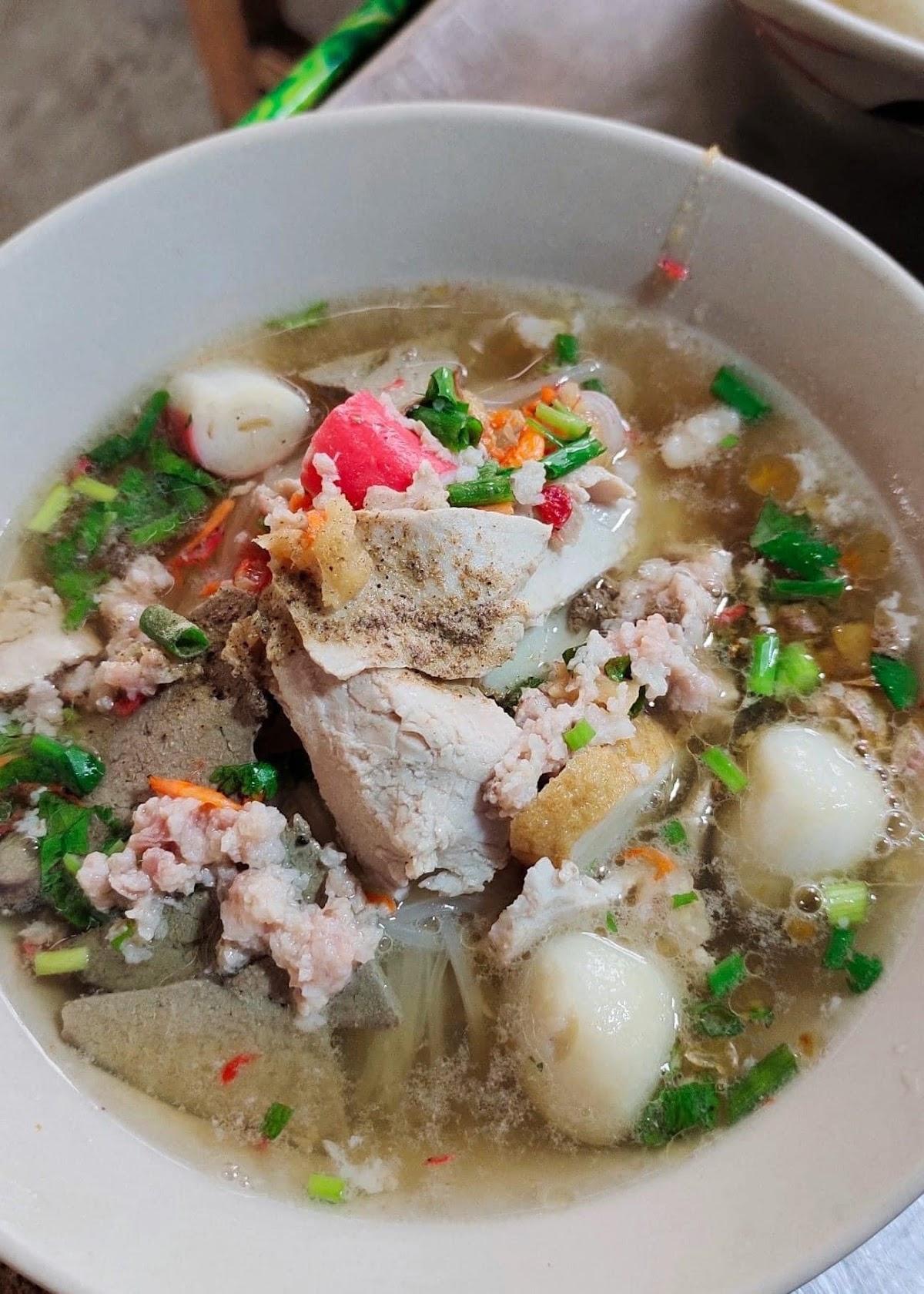 ก๋วยเตี๋ยวนั้งชิวbyเจ้รอง