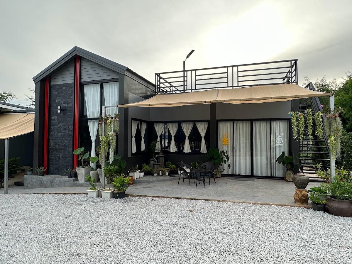 Tharalyn Cafe