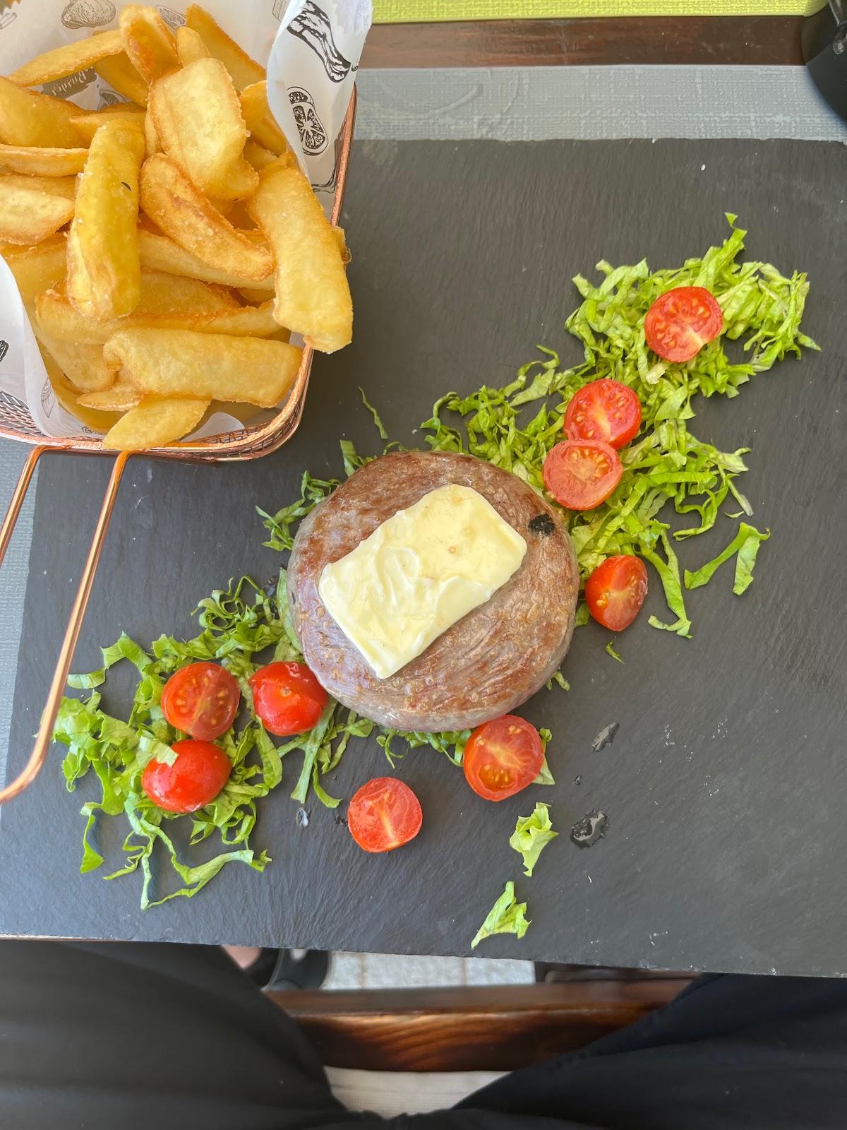 Dundo restorant/aparments