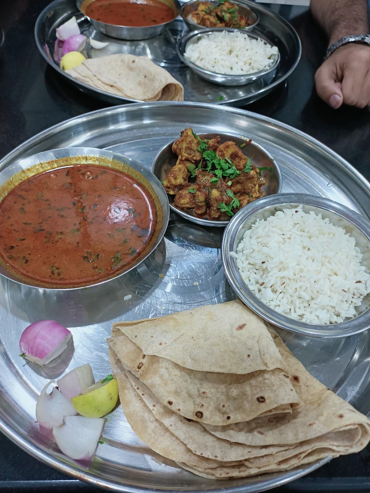 हॉटेल सप्तश्रृंगी