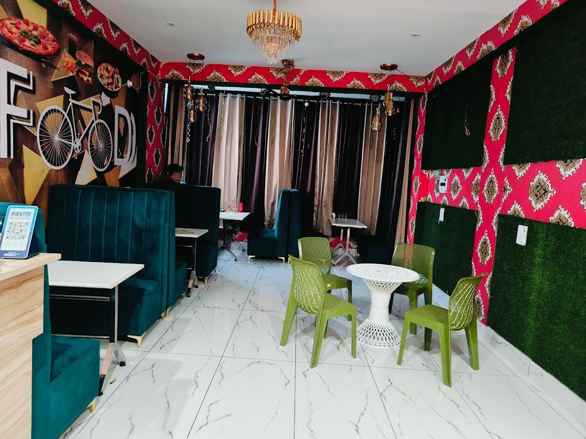 Hot and fast cafe Restaurant