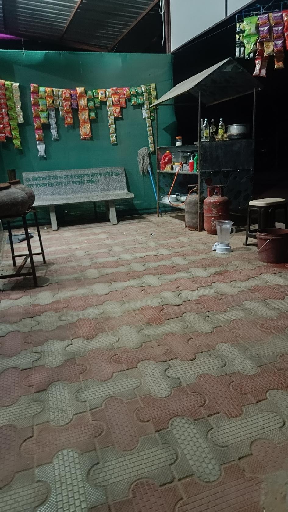 Jeen mata juice and fast food