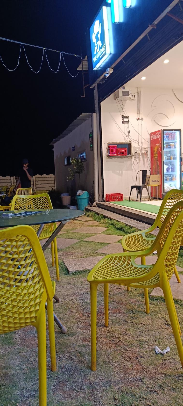 The Lounge Restaurant &Cafe