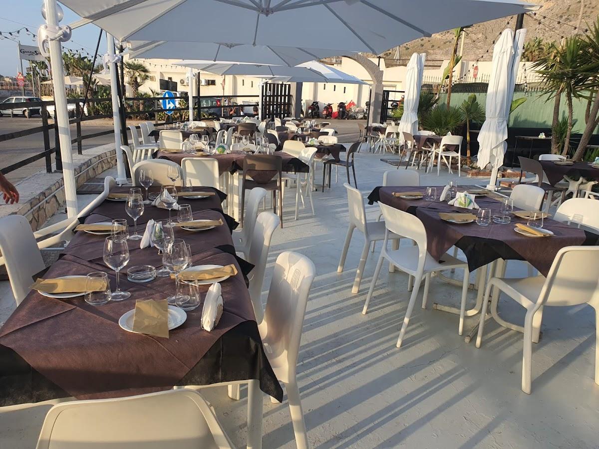 Ciaka Beach Food Drink