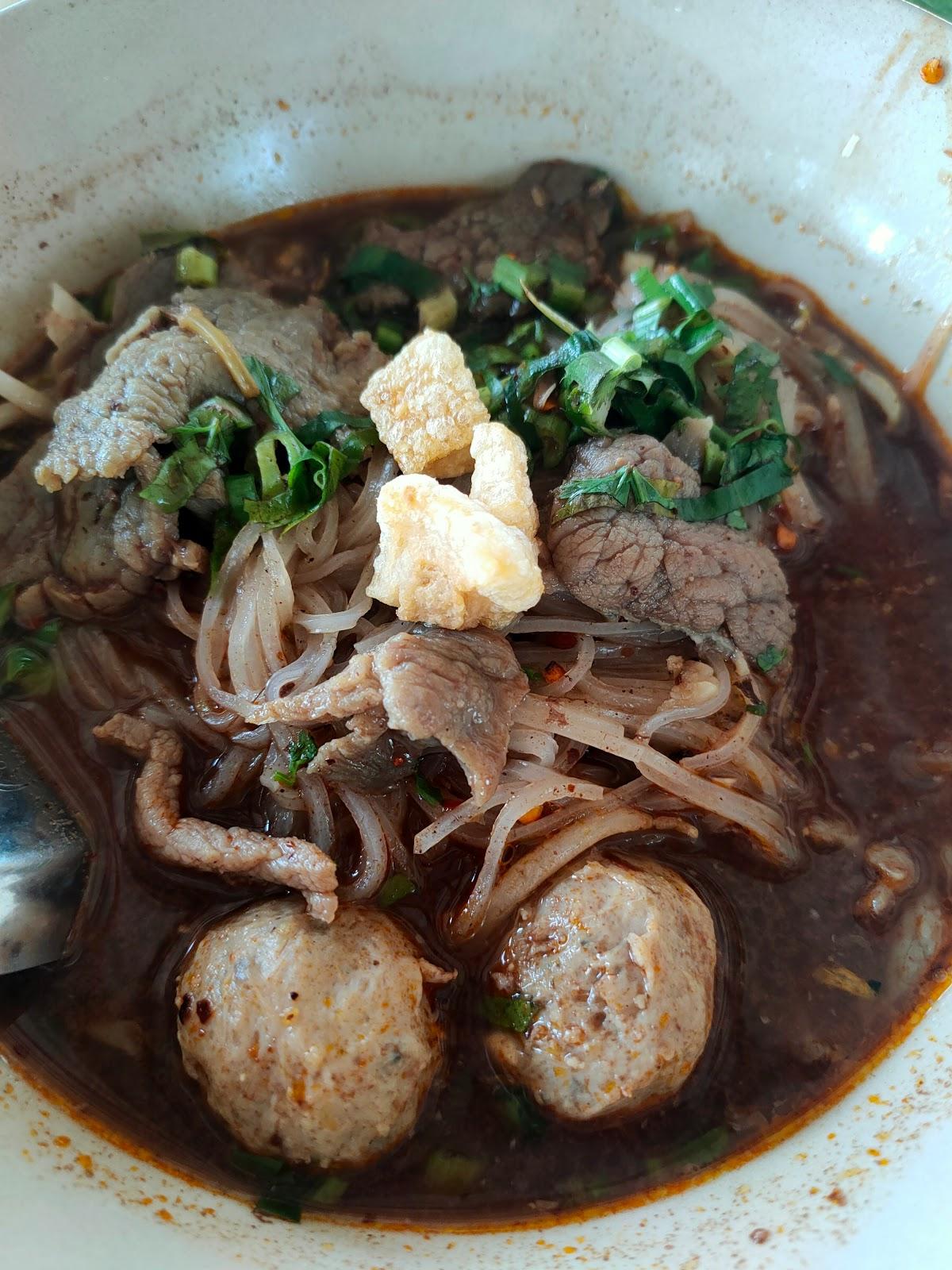 ก๋วยเตี๋ยวเรือวารี จอมทอง