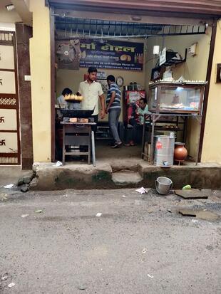 Omli Maharaj Sharma Hotel