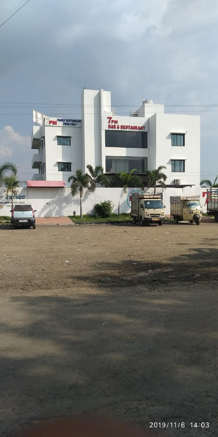 Hotel 7pm Bar and Restaurant