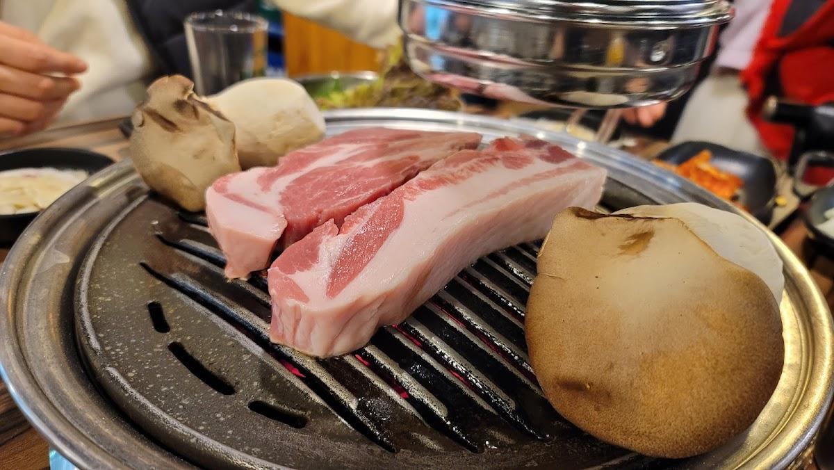 돈돼지 참숯구이