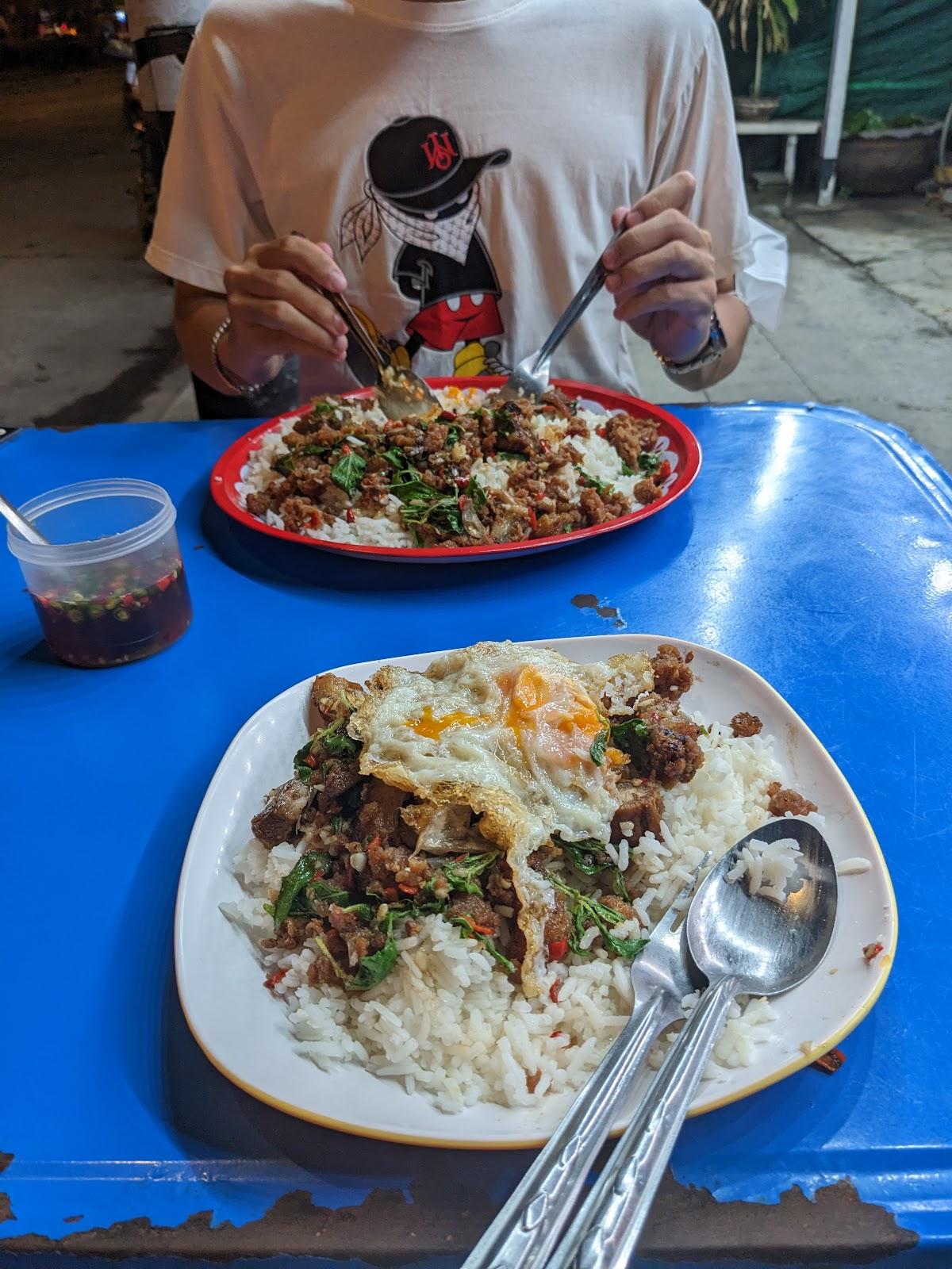 ร้านอาหารตามสั่ง เล๊ง