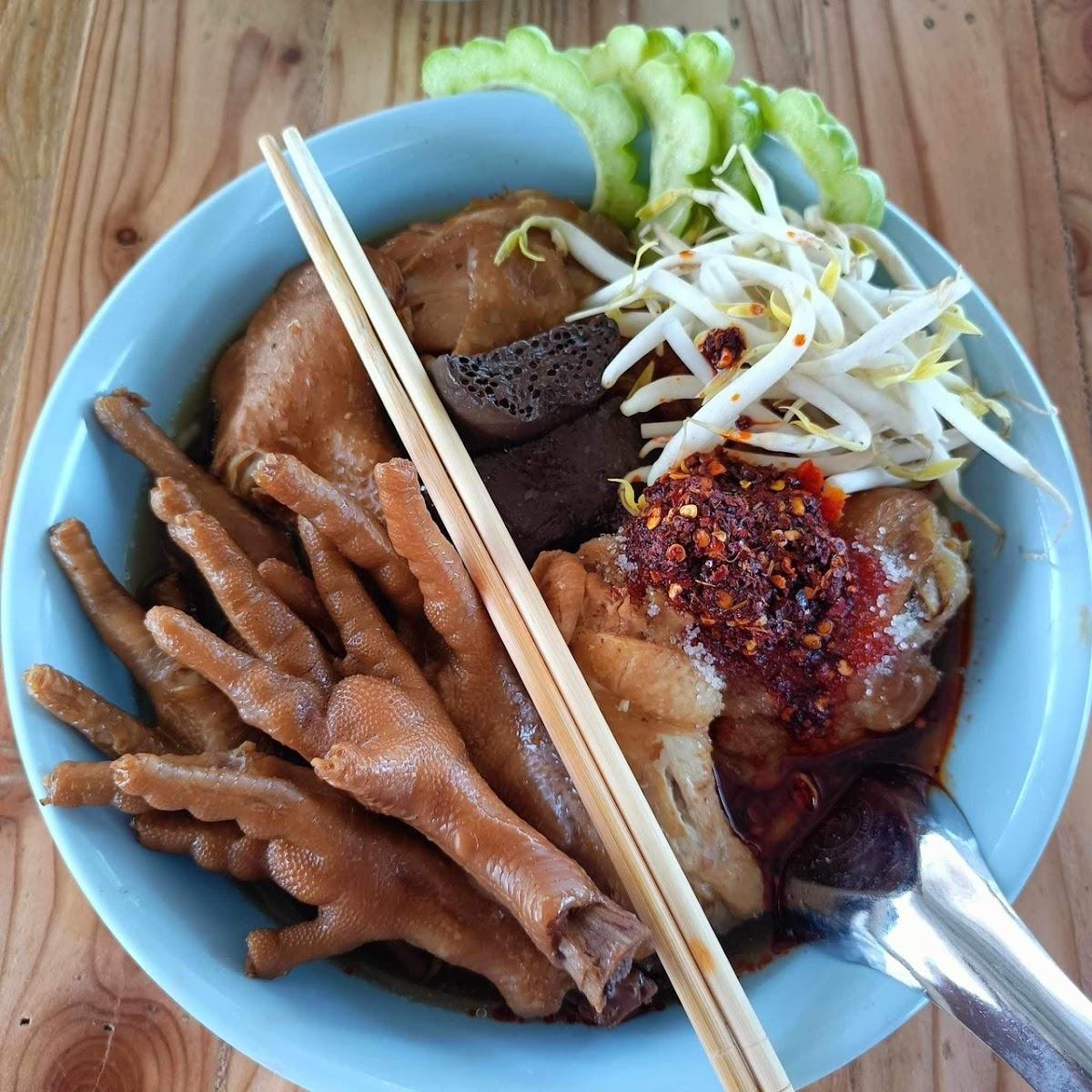 ราชรี ก๋วยเตี๋ยวไก่มะระบุฟเฟต์