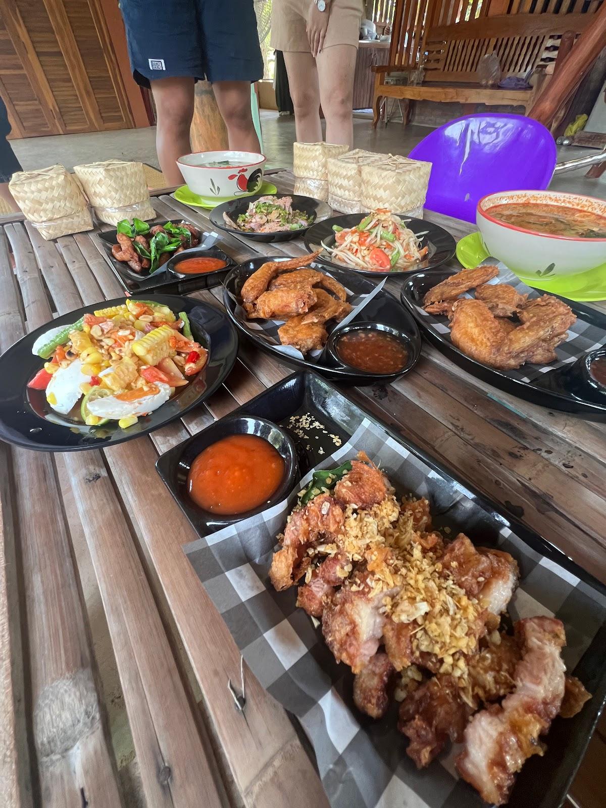 ร้านแซ่บยกสวน