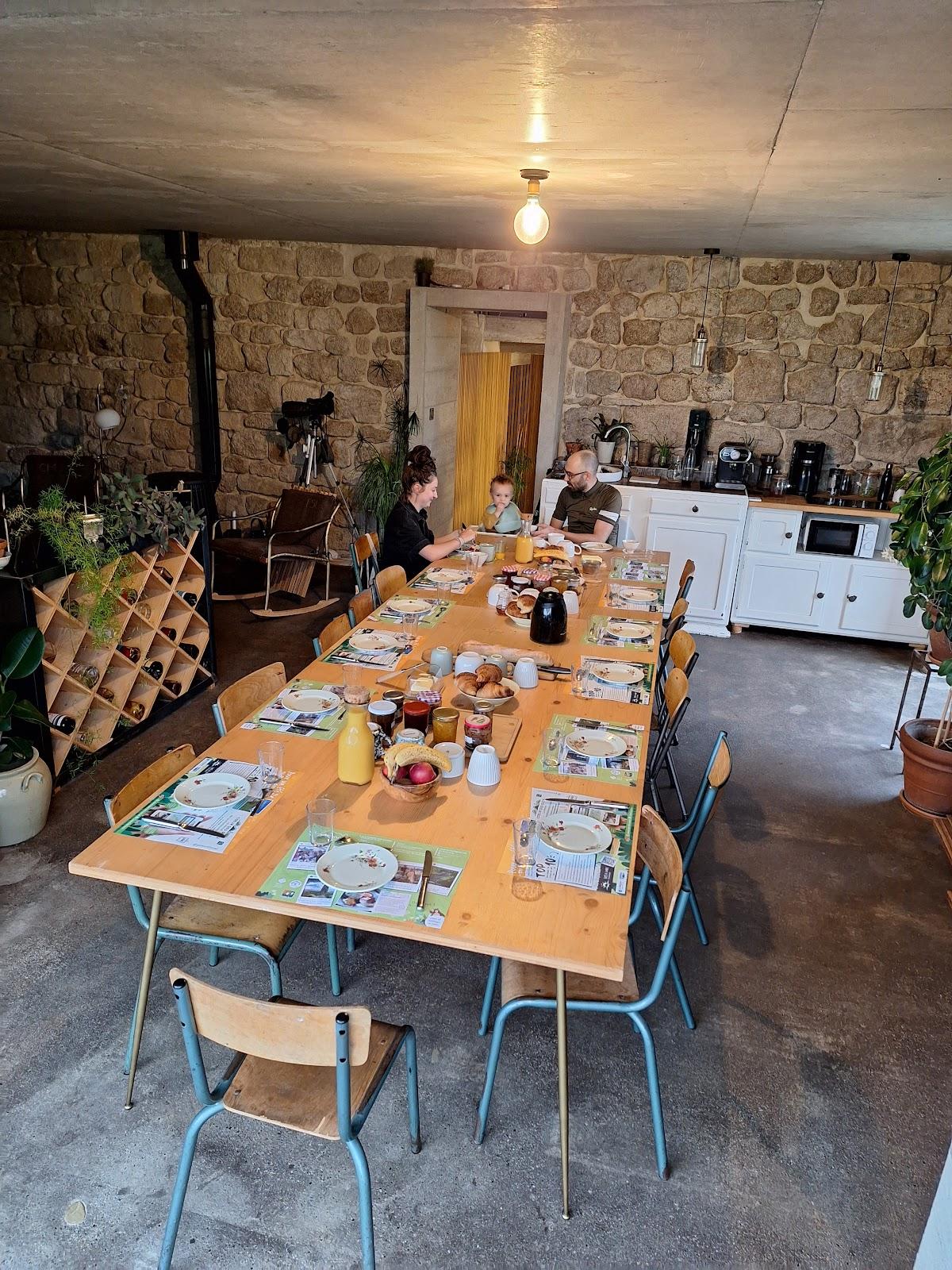 La Maison longue Chave. Chambres d'hôtes Raucoules, haute Loire tourisme durable