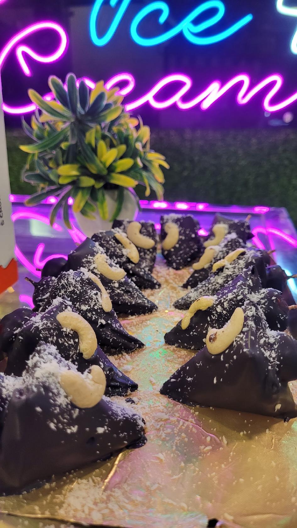 GOLD GREEN ICECREAM & PAN PARLOUR