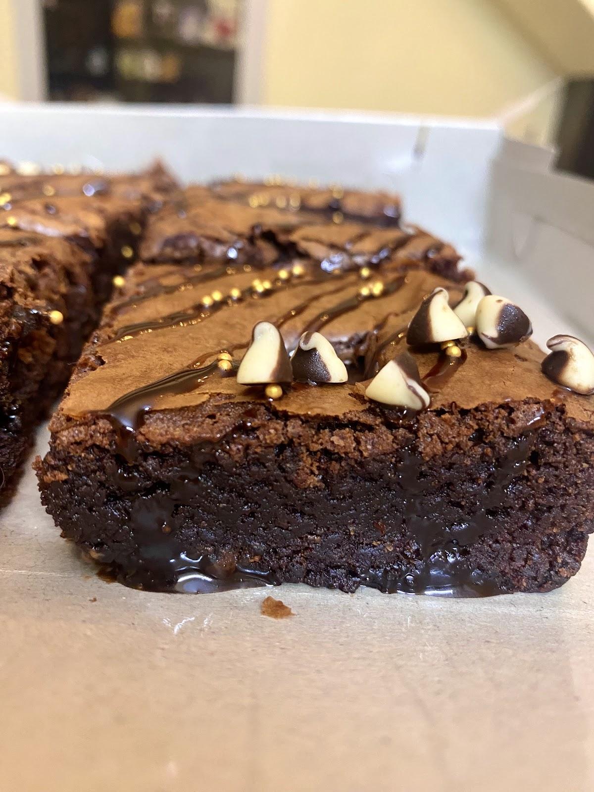 Plates of spices (Cakes & Brownies)